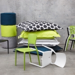 outdoor_chairs_and_pillows
